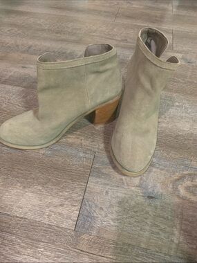 Urban Outfitters Suede Ankle Booties in Taupe